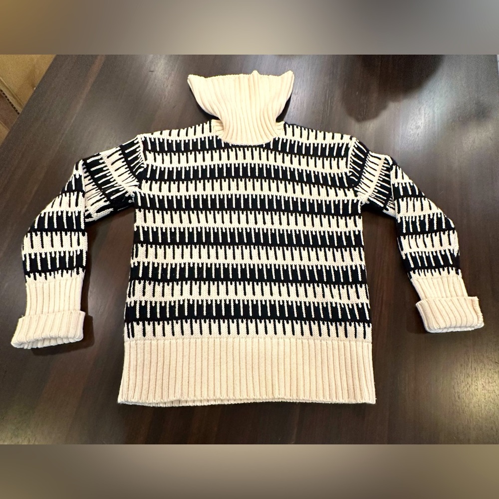 Theory Turtleneck Sweater Black and Cream Size Small